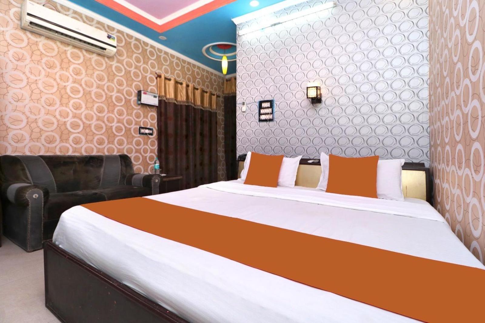 SPOT ON 29647 Hotel Heaven Shāhpur Buitenkant foto