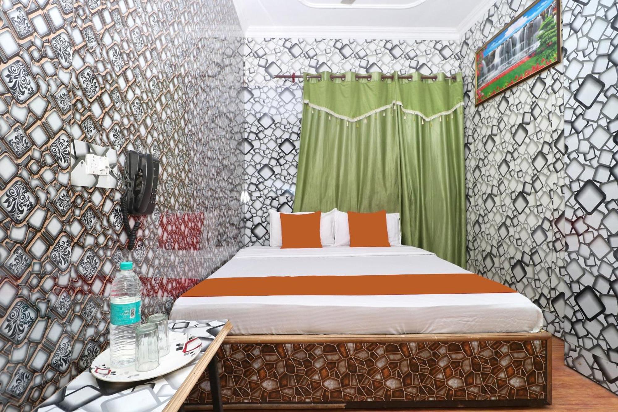 SPOT ON 29647 Hotel Heaven Shāhpur Buitenkant foto